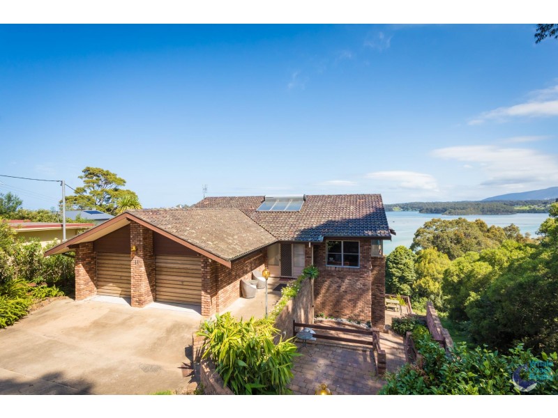 11 Hillcrest Avenue, North Narooma NSW 2546