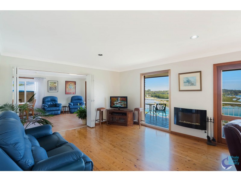 11 Hillcrest Avenue, North Narooma NSW 2546