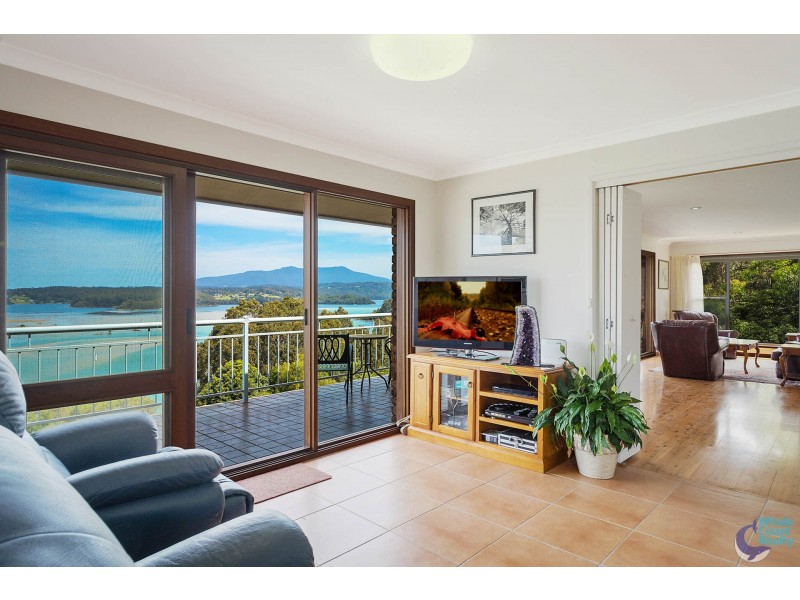 11 Hillcrest Avenue, North Narooma NSW 2546