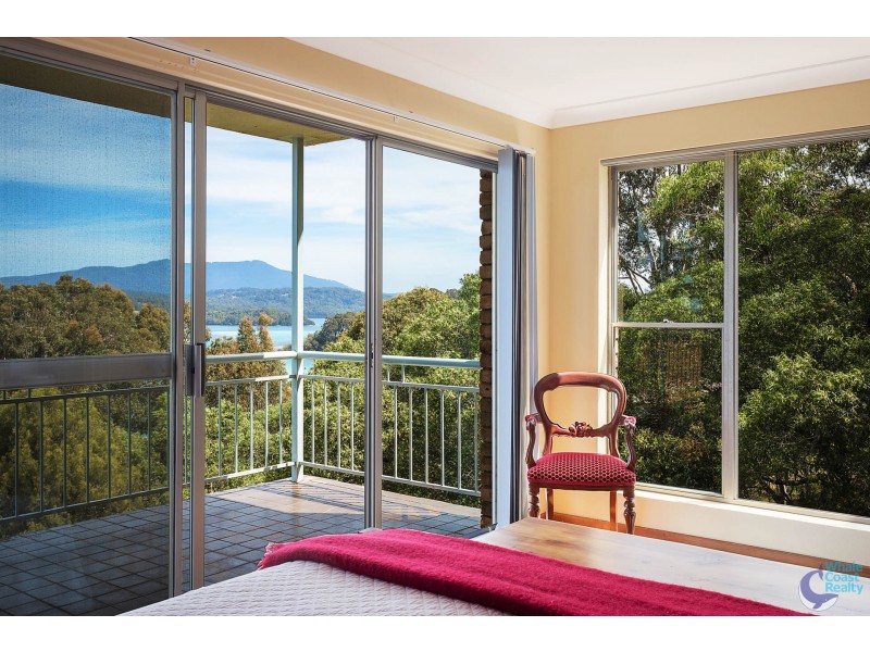 11 Hillcrest Avenue, North Narooma NSW 2546