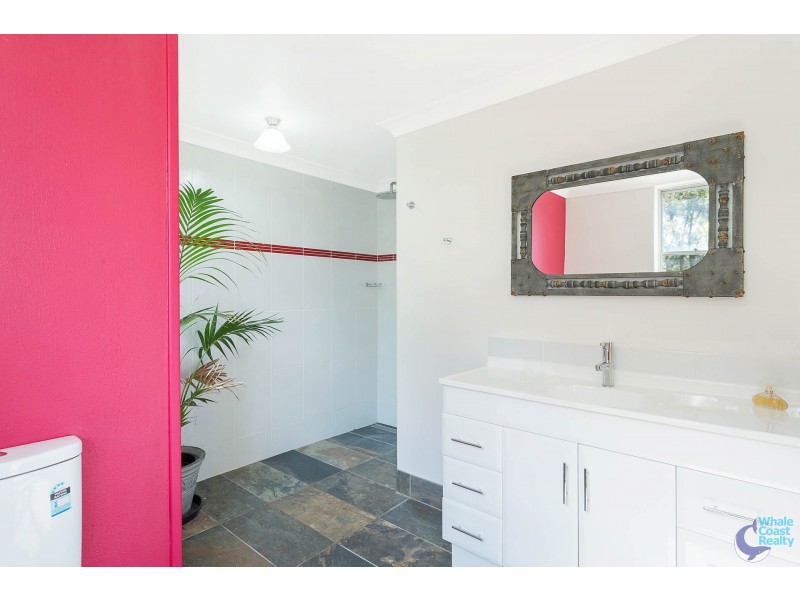 11 Hillcrest Avenue, North Narooma NSW 2546