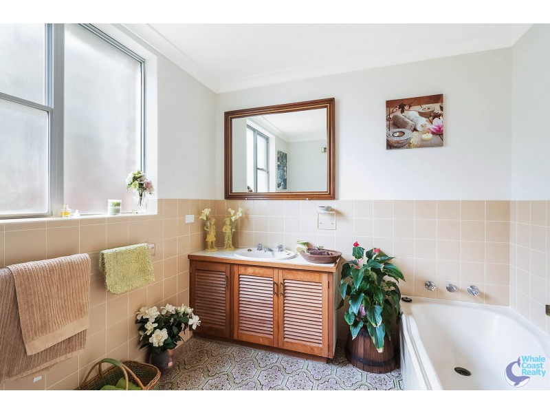 11 Hillcrest Avenue, North Narooma NSW 2546