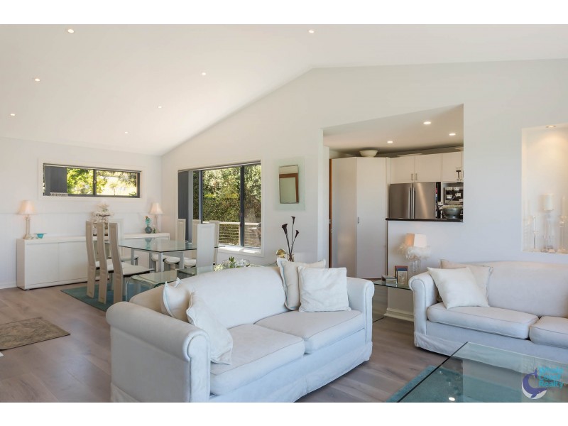 9 Hillcrest Avenue, North Narooma NSW 2546