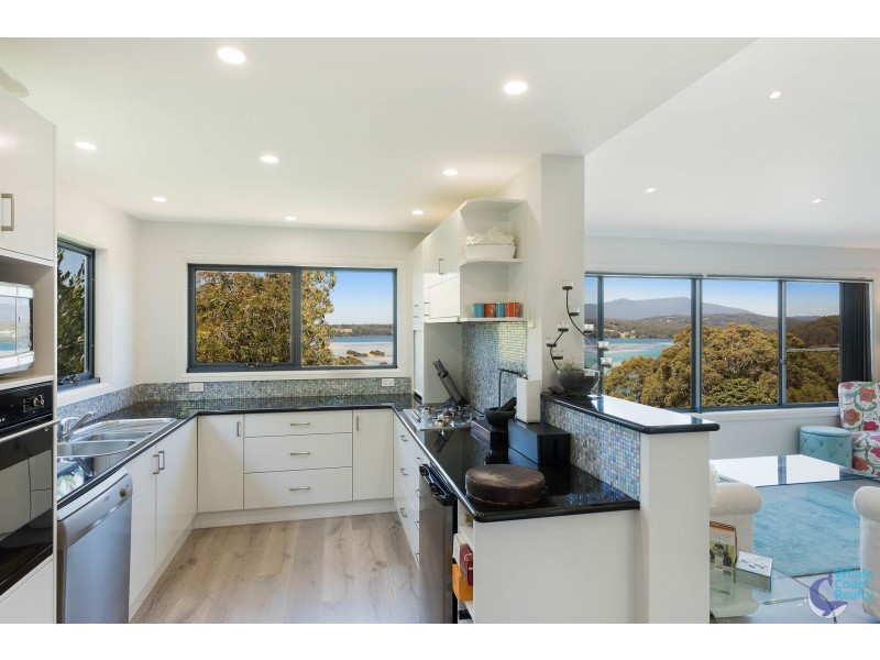 9 Hillcrest Avenue, North Narooma NSW 2546