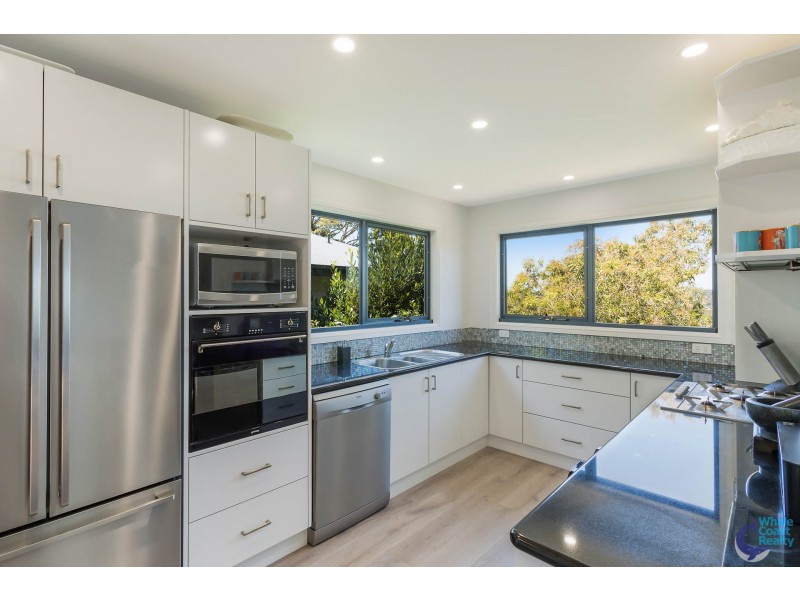 9 Hillcrest Avenue, North Narooma NSW 2546