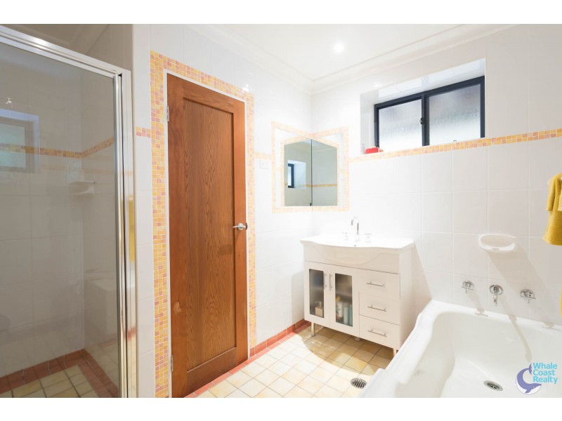 9 Hillcrest Avenue, North Narooma NSW 2546