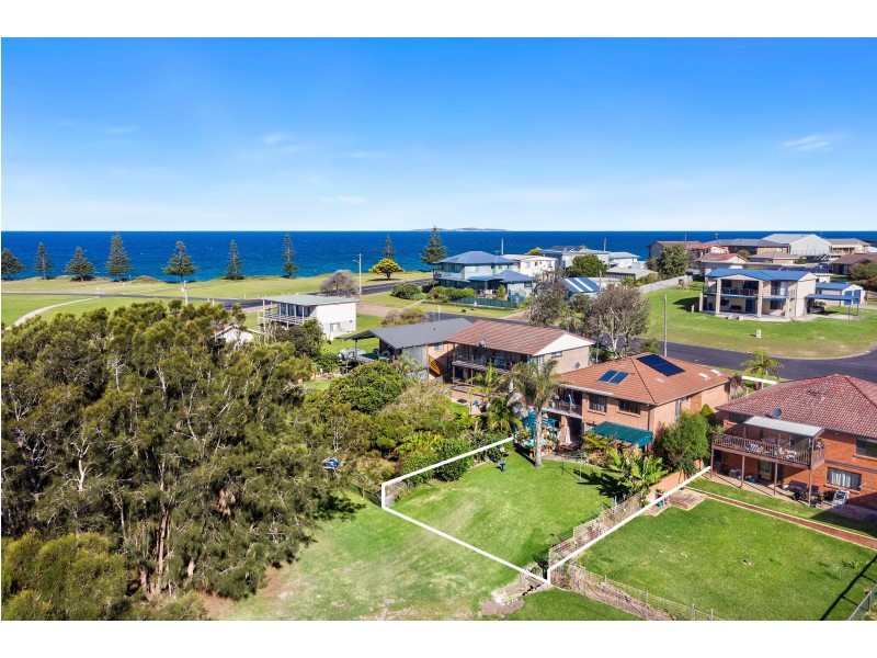 7 Lakeside Drive, Kianga NSW 2546