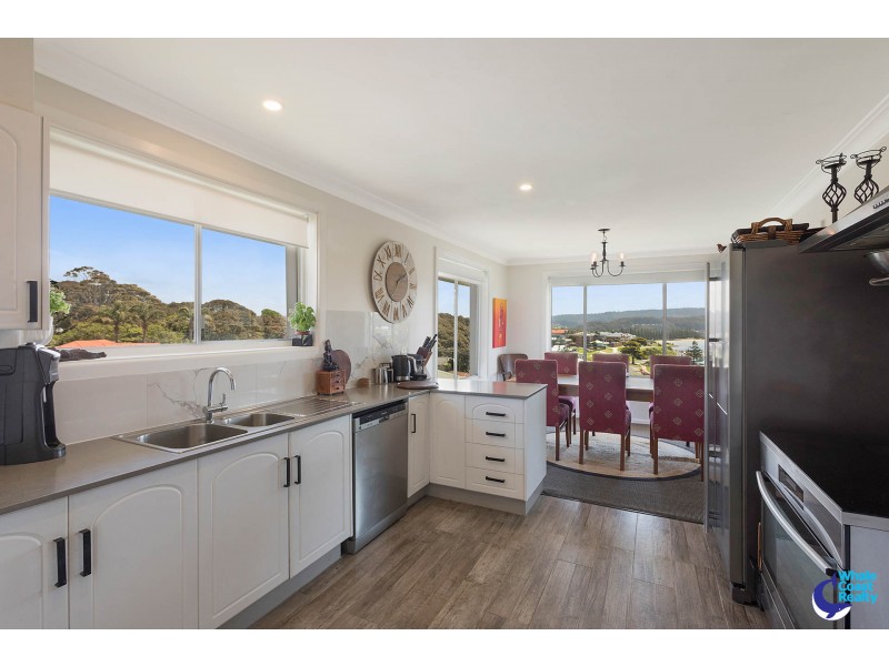 8 Bluewater Drive, Narooma NSW 2546