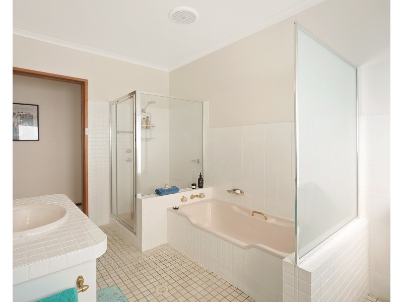 25 Hillcrest Avenue, North Narooma NSW 2546