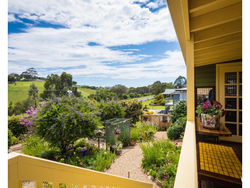 3 John Place, North Narooma NSW 2546