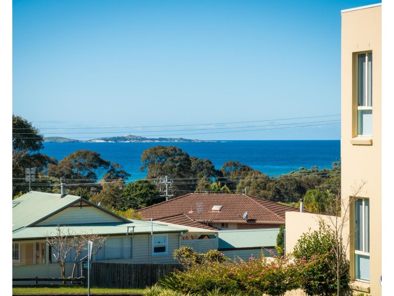 1/10-12 Marine Drive, Narooma NSW 2546