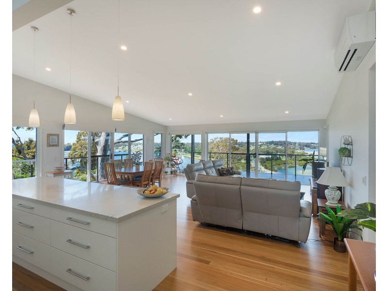 7 Hillcrest Avenue, North Narooma NSW 2546