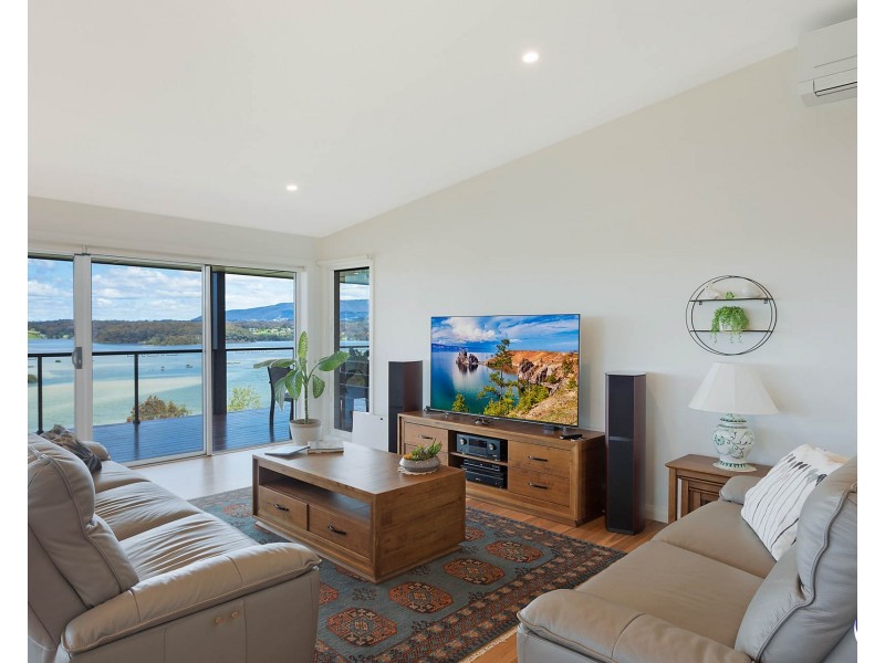 7 Hillcrest Avenue, North Narooma NSW 2546