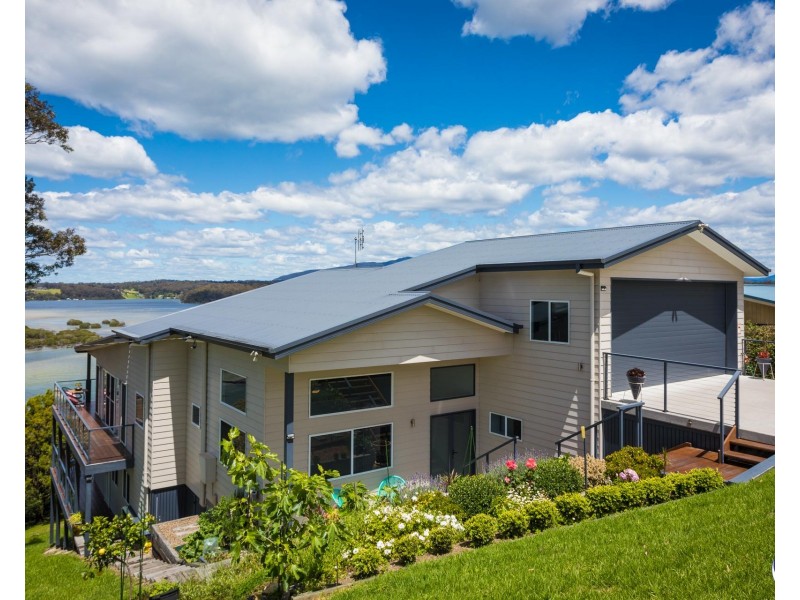 7 Hillcrest Avenue, North Narooma NSW 2546