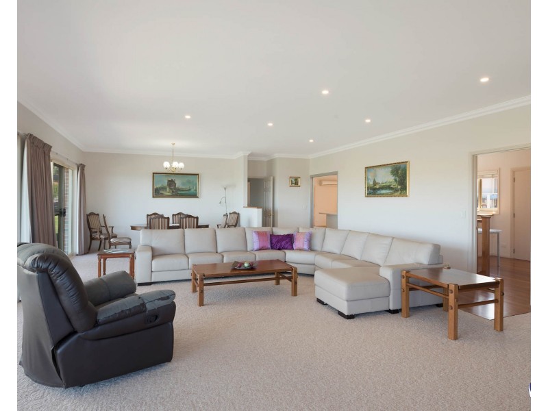 19 Dawn Parade, Kianga NSW 2546