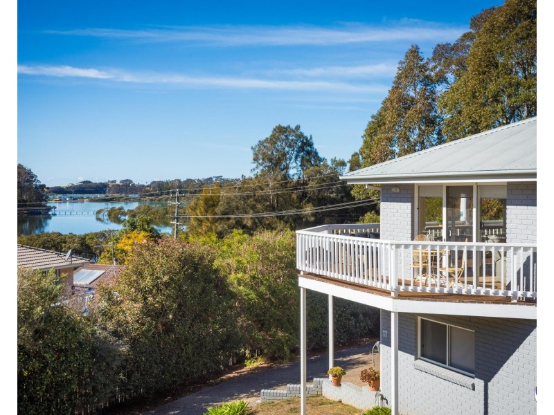 11 Inlet Place, North Narooma NSW 2546