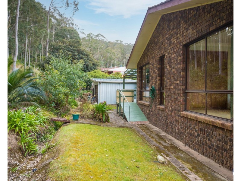 16 Fishermans Crescent, North Narooma NSW 2546
