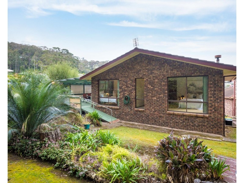 16 Fishermans Crescent, North Narooma NSW 2546