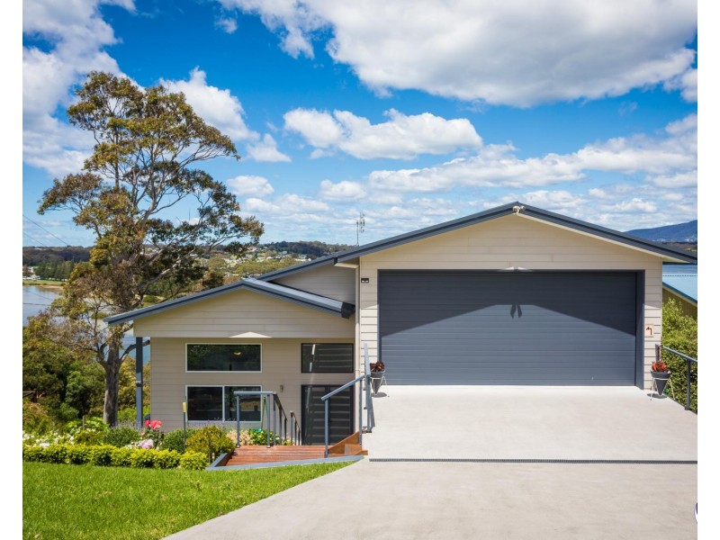 7 Hillcrest Avenue, North Narooma NSW 2546