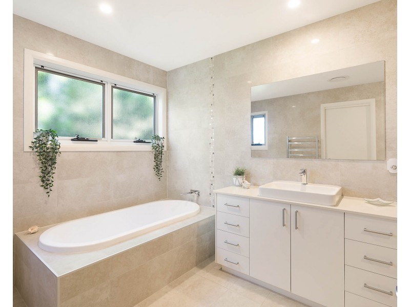 7 Hillcrest Avenue, North Narooma NSW 2546