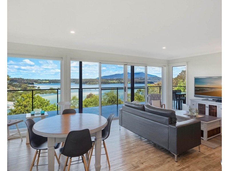 7 Hillcrest Avenue, North Narooma NSW 2546