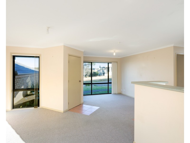 4/33 Noble Parade, Dalmeny NSW 2546
