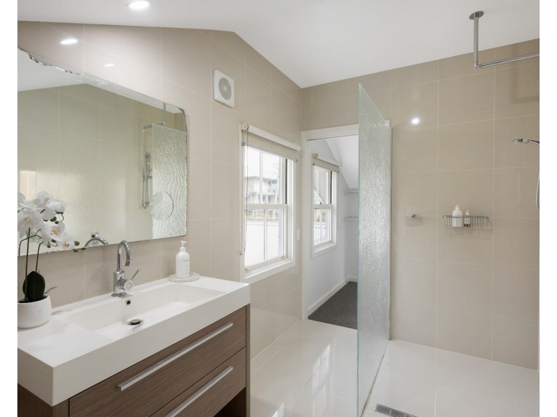 5 Noorooma Crescent, Narooma NSW 2546