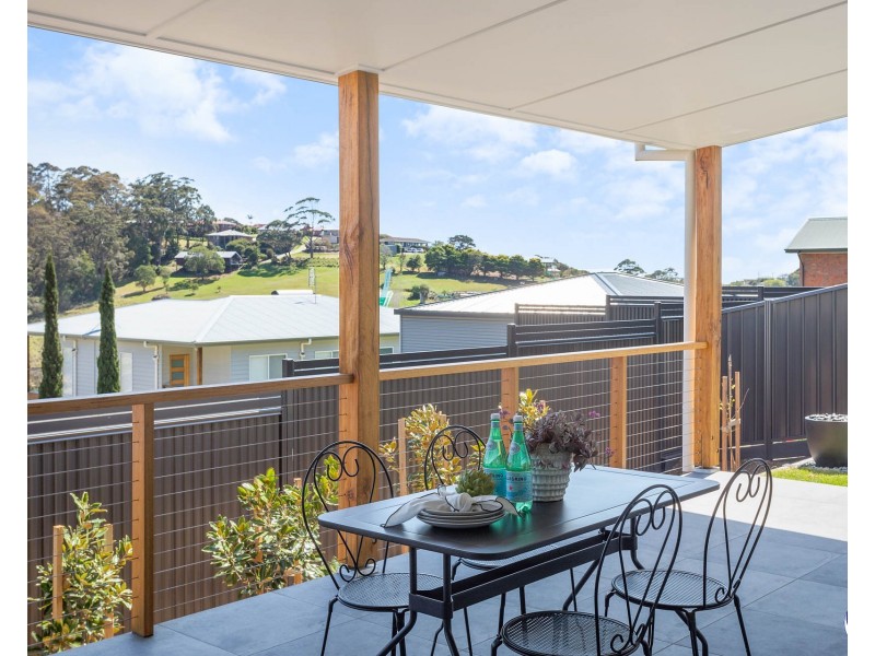 49 Warbler Crescent, North Narooma NSW 2546