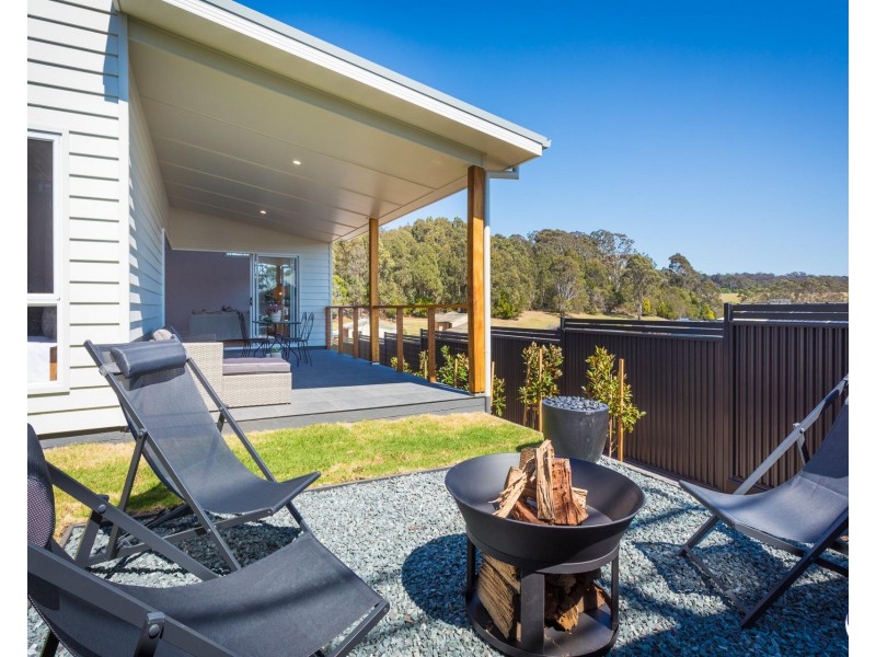 49 Warbler Crescent, North Narooma NSW 2546
