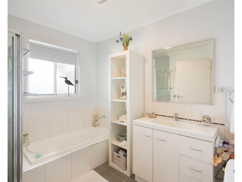 53 Warbler Crescent, North Narooma NSW 2546