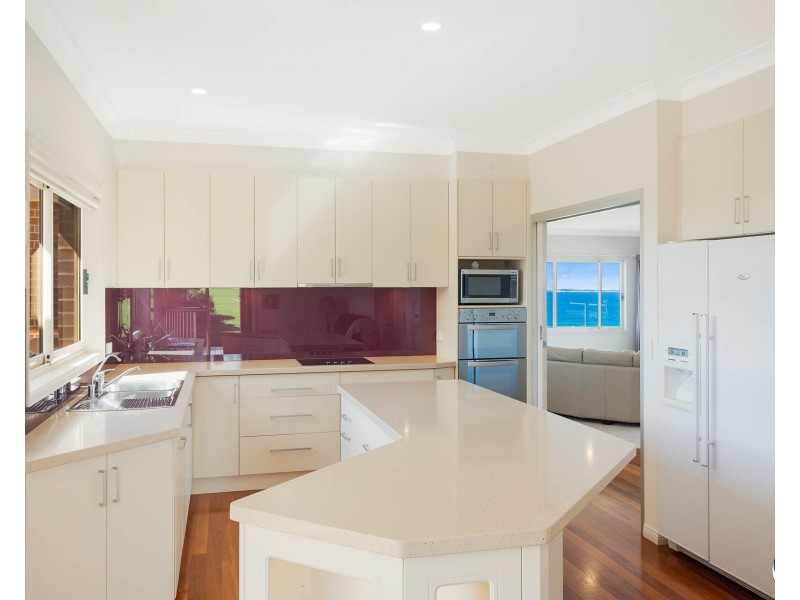 19 Dawn Parade, Kianga NSW 2546