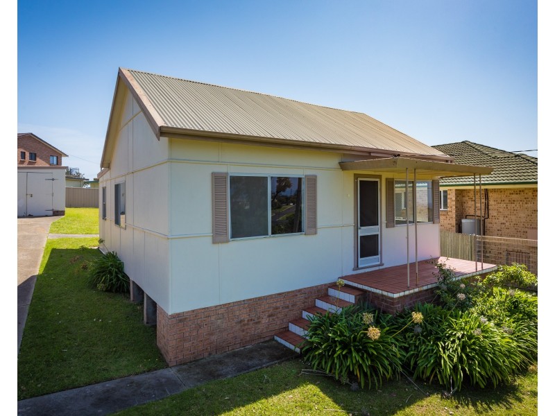17 ERNEST STREET, Dalmeny NSW 2546