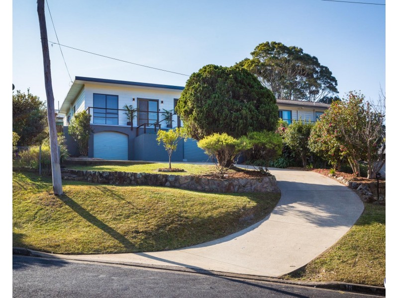 16 Collins Crescent, Narooma NSW 2546