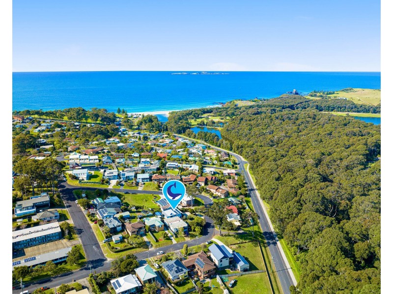 16 Collins Crescent, Narooma NSW 2546
