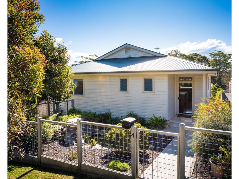 4 TATIARA STREET, Dalmeny NSW 2546