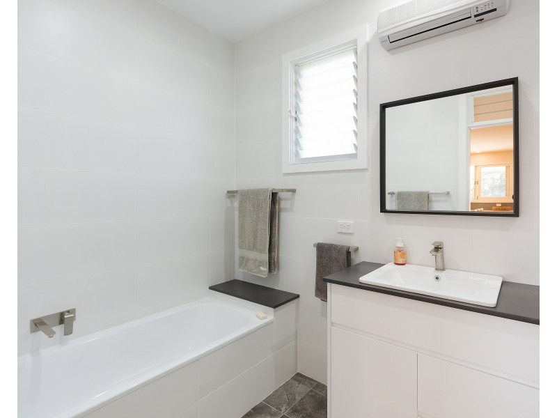 4 TATIARA STREET, Dalmeny NSW 2546