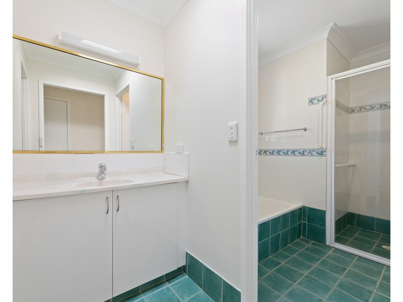 10 TAROURGA PLACE, Dalmeny NSW 2546