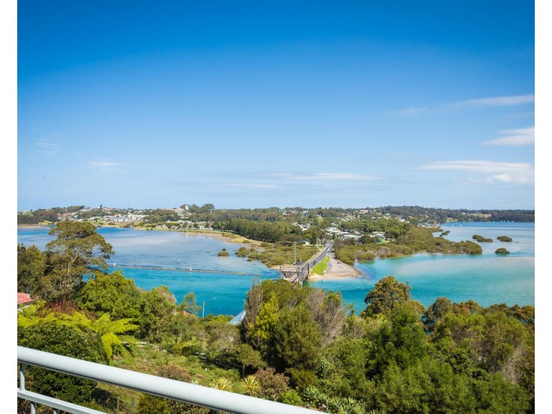 11 Hillcrest Avenue, North Narooma NSW 2546