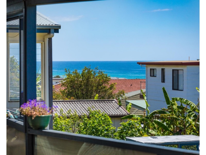 32 Sunset Boulevard, Kianga NSW 2546