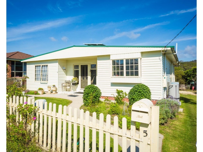 5 Sunset Boulevard, Kianga NSW 2546