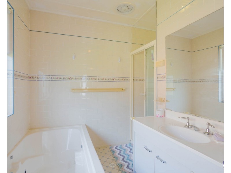 5 Sunset Boulevard, Kianga NSW 2546