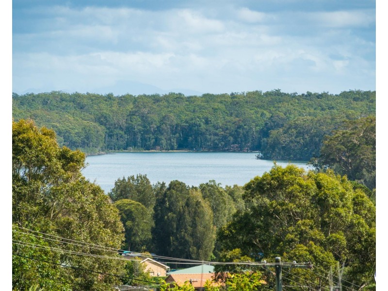 16 Thomson Parade, Dalmeny NSW 2546