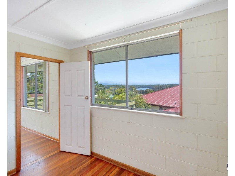 16 Thomson Parade, Dalmeny NSW 2546