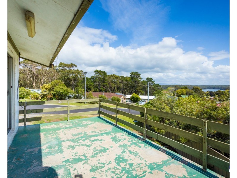 16 Thomson Parade, Dalmeny NSW 2546