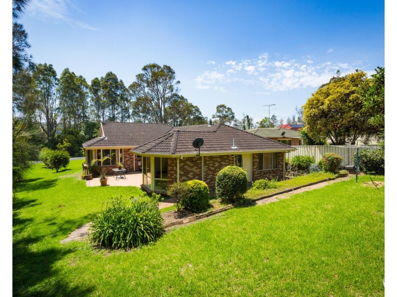 18 Mummaga Lake Drive, Dalmeny NSW 2546