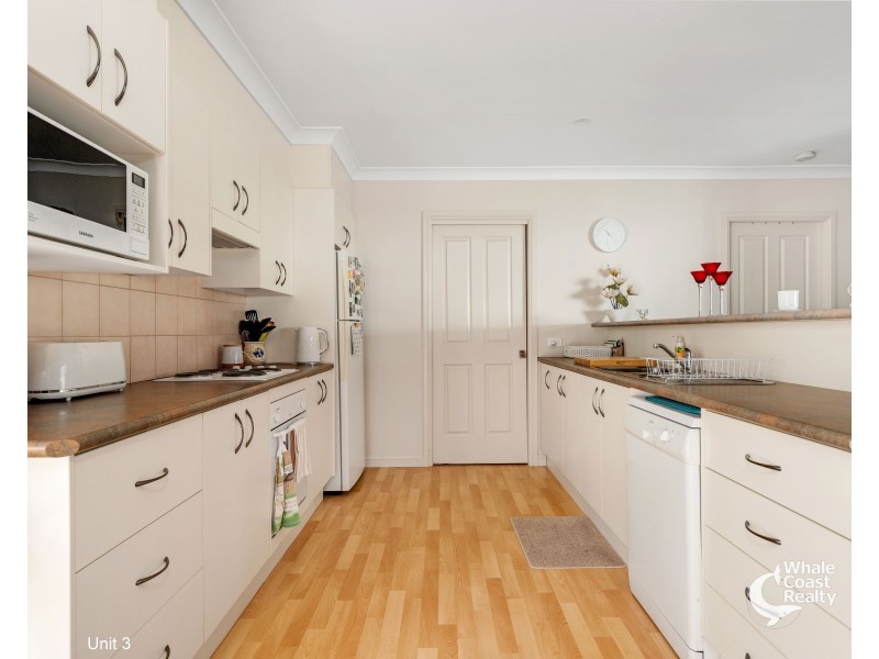 378 Beach Road, Batehaven NSW 2536