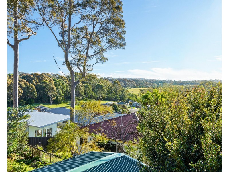 33 Warbler Crescent, North Narooma NSW 2546