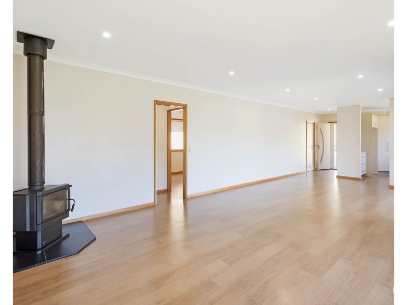 55 Warbler Crescent, North Narooma NSW 2546