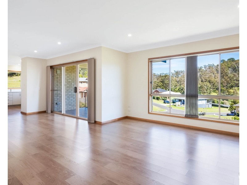 55 Warbler Crescent, North Narooma NSW 2546