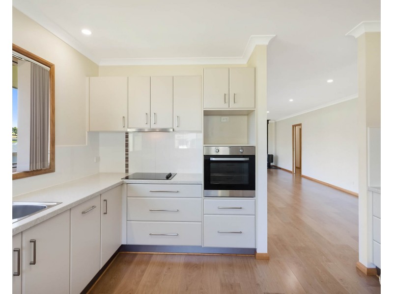 55 Warbler Crescent, North Narooma NSW 2546